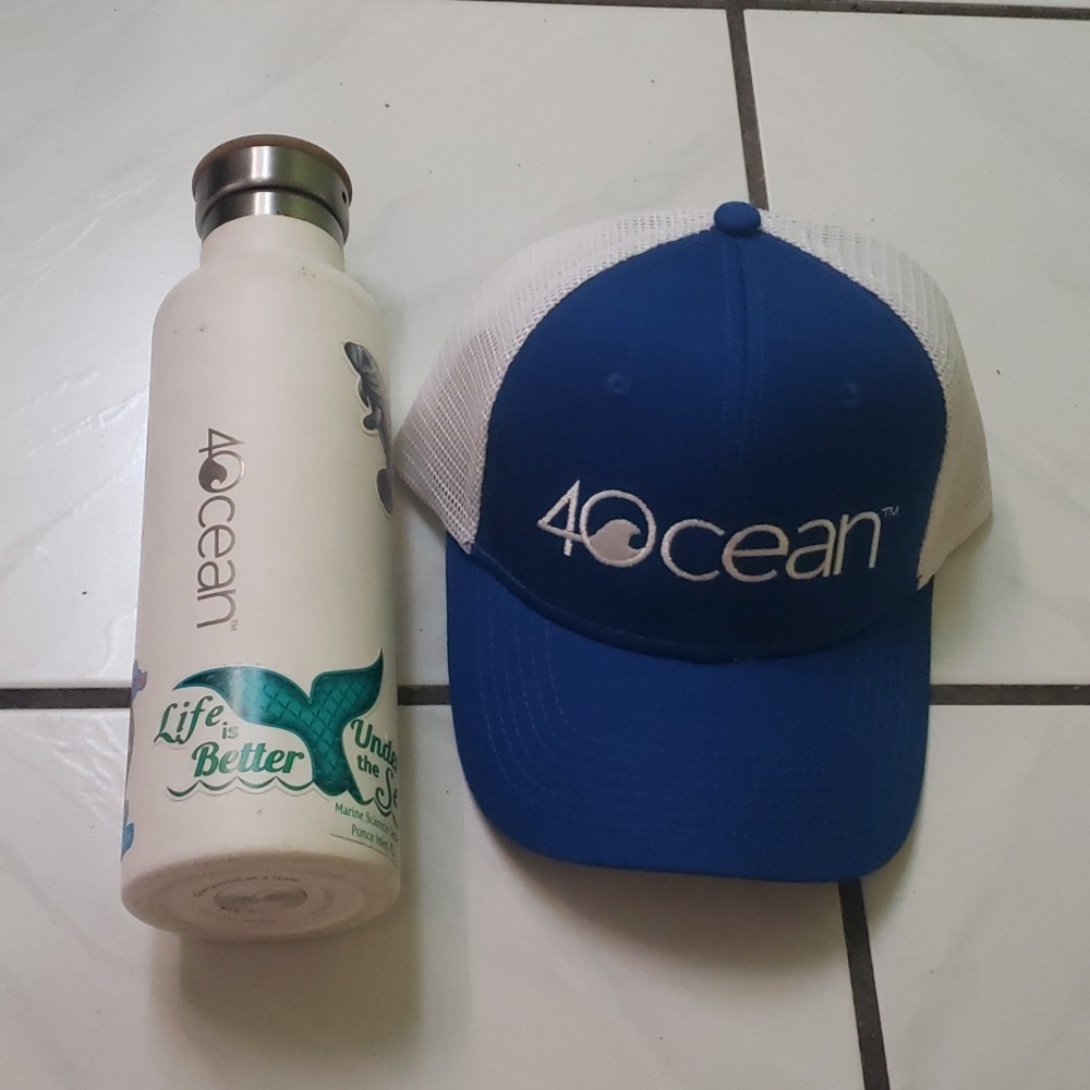 Unique brand new "4Ocean" embroidered trucker hat, bottle set (2)